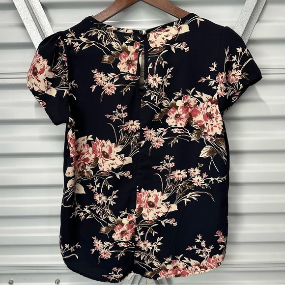 Black Floral Short Sleeve Blouse - Picture 4 of 4